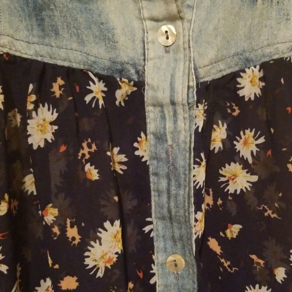 Collared tank top blouse - Picture 4 of 4